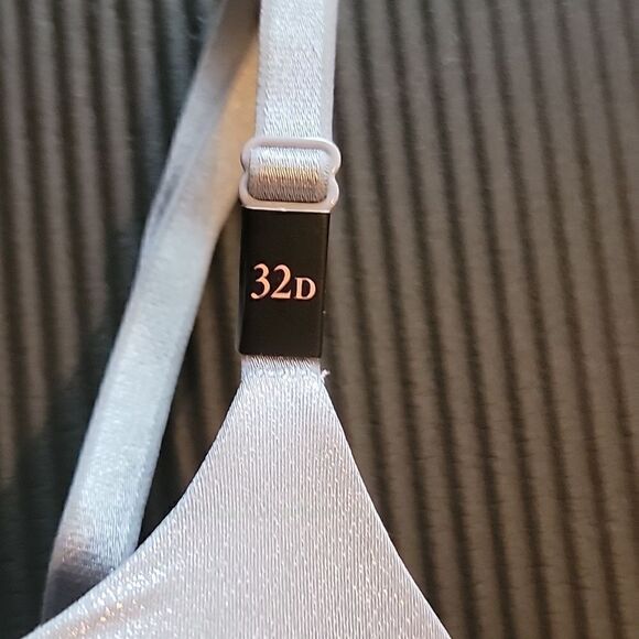 Victoria's Secret Bra - Picture 3 of 5